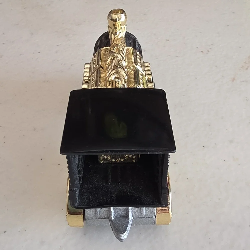 Hot Wheels Rail‎ Rodder Train 1:64 Diecast Plastic Black Gold Red Flames 3 Inch